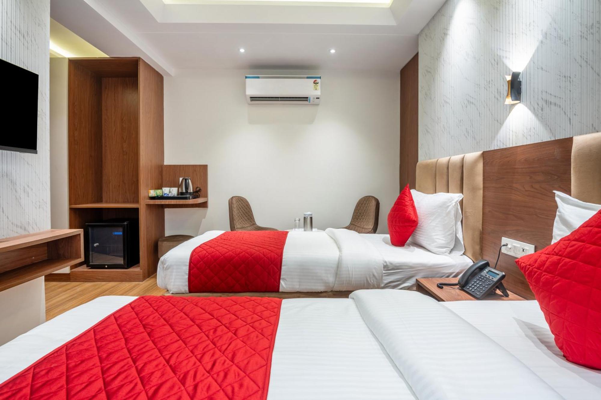 Hotel Avaas - Faiz Road Karol Bagh เดลี ภายนอก รูปภาพ